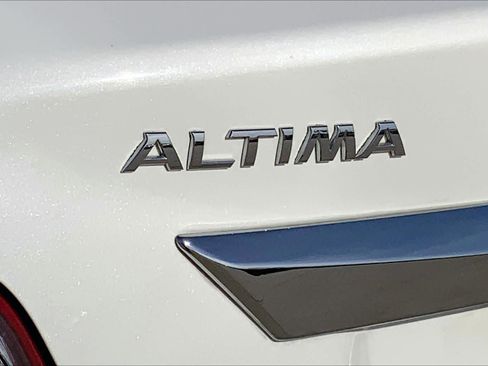 Used 2013 Nissan Altima 2.5 SV image 10