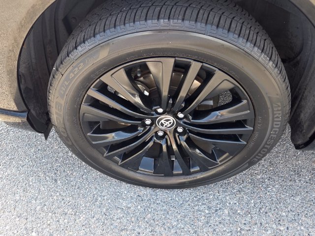 Used 2023 Toyota Venza Nightshade AWD/4WD image 18