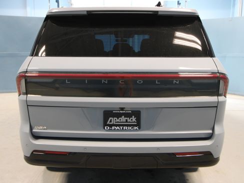 New 2026 Lincoln Navigator Reserve AWD/4WD image 29
