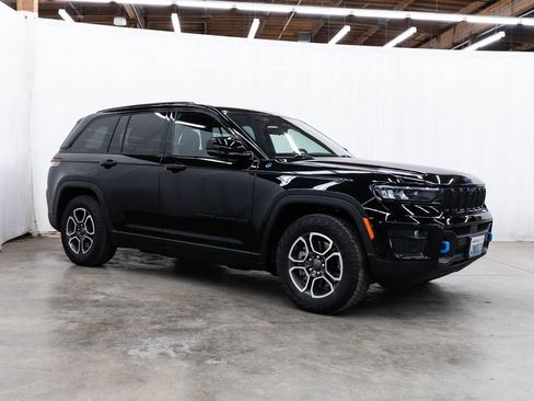 Used 2023 Jeep Grand Cherokee Trailhawk w/ Advanced Protech Group II image 1