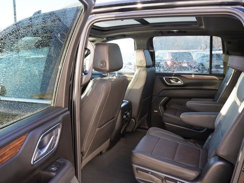 Certified 2024 Chevrolet Suburban High Country image 17