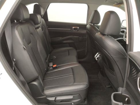 Used 2024 Kia Sorento S image 19