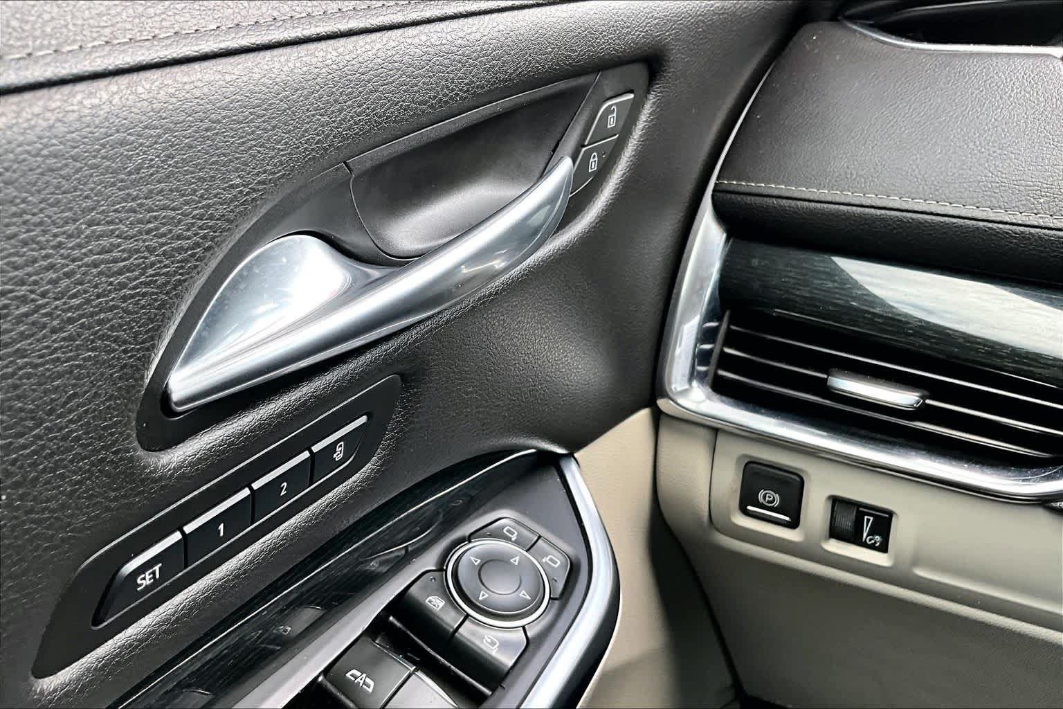 Used 2019 Cadillac XT4 Premium Luxury FWD image 35