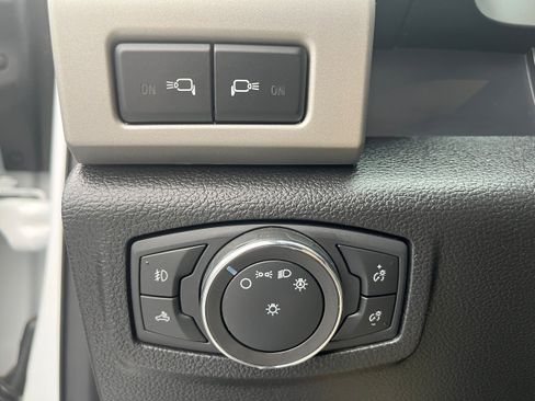 Certified 2020 Ford F350 Lariat w/ Chrome Package image 23