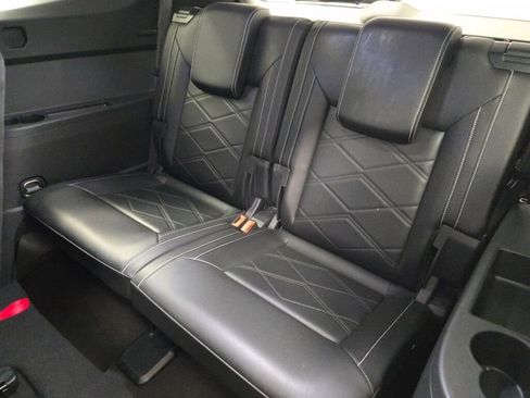 Used 2024 Volkswagen Atlas SE AWD/4WD image 21