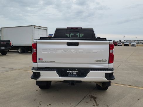 Used 2022 Chevrolet Silverado 2500 High Country w/ Z71 Off-Road Package image 6