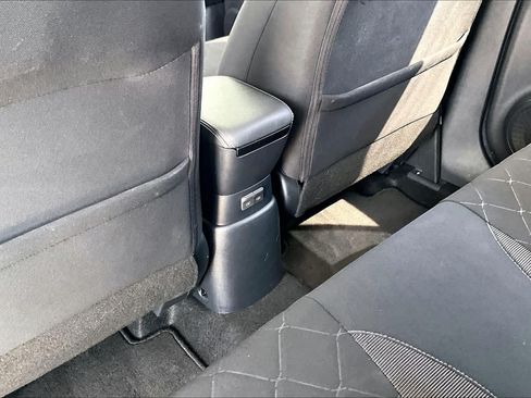 Used 2019 Nissan Kicks S FWD image 33