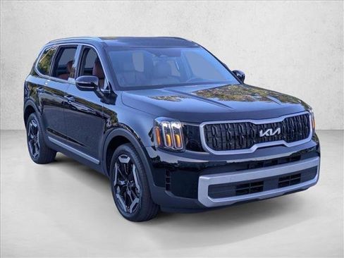 Used 2024 Kia Telluride EX w/ EX Captain's Chair Package FWD image 3