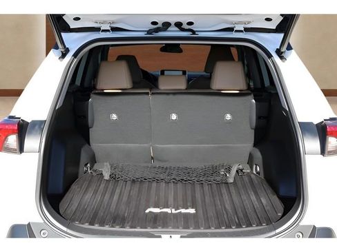 Used 2023 Toyota RAV4 XLE Premium image 17