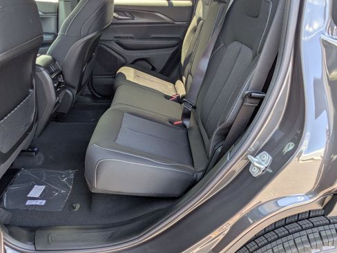 New 2025 Jeep Grand Cherokee Laredo X w/ Luxury Tech Group I image 24