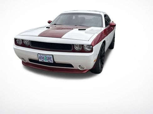 Used 2013 Dodge Challenger SXT RWD image 2
