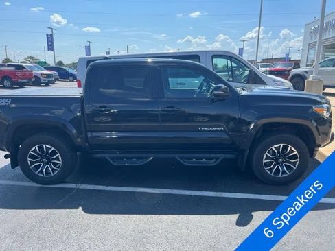 Used 2020 Toyota Tacoma TRD Sport w/ TRD Premium Sport Package AWD/4WD image 4