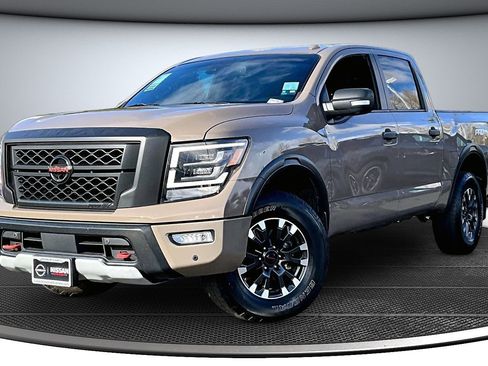 Used 2021 Nissan Titan PRO-4X w/ Pro-4x Convenience Package image 3