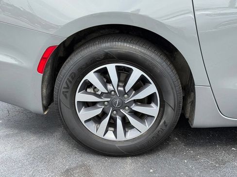 Used 2022 Chrysler Pacifica Touring-L FWD image 10