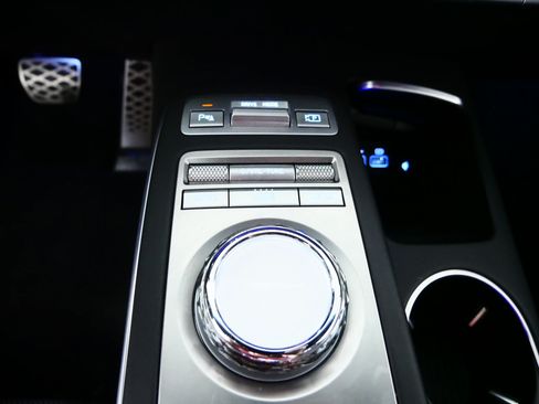 Used 2022 Genesis GV70 2.5T w/ Sport Prestige Package AWD/4WD image 29