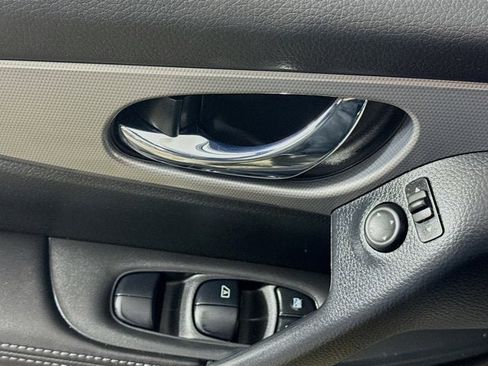 Used 2020 Nissan Rogue Sport SL image 16