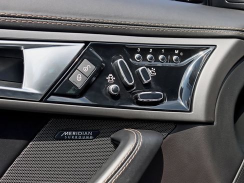 Used 2015 Jaguar F-TYPE R RWD image 29