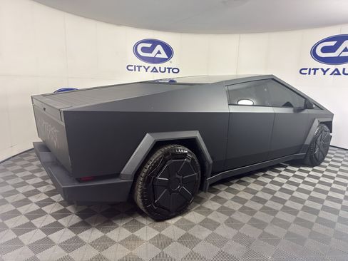 Used 2024 Tesla Cybertruck AWD Crew Cab image 3