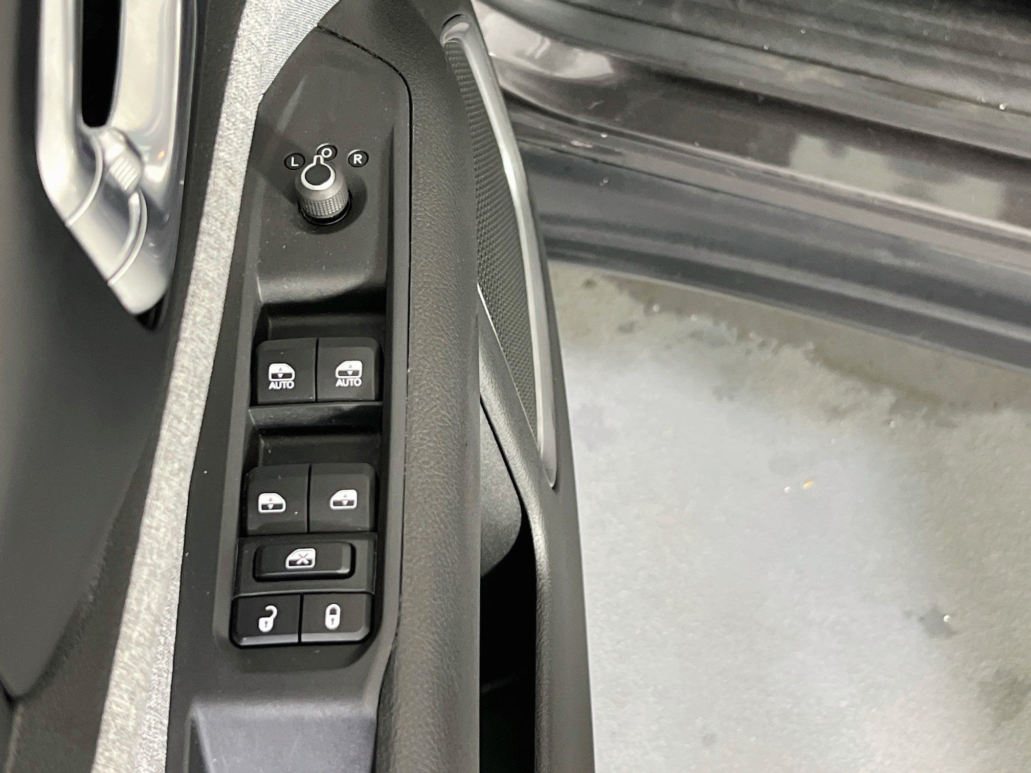 Used 2023 Jeep Compass Latitude AWD/4WD image 17
