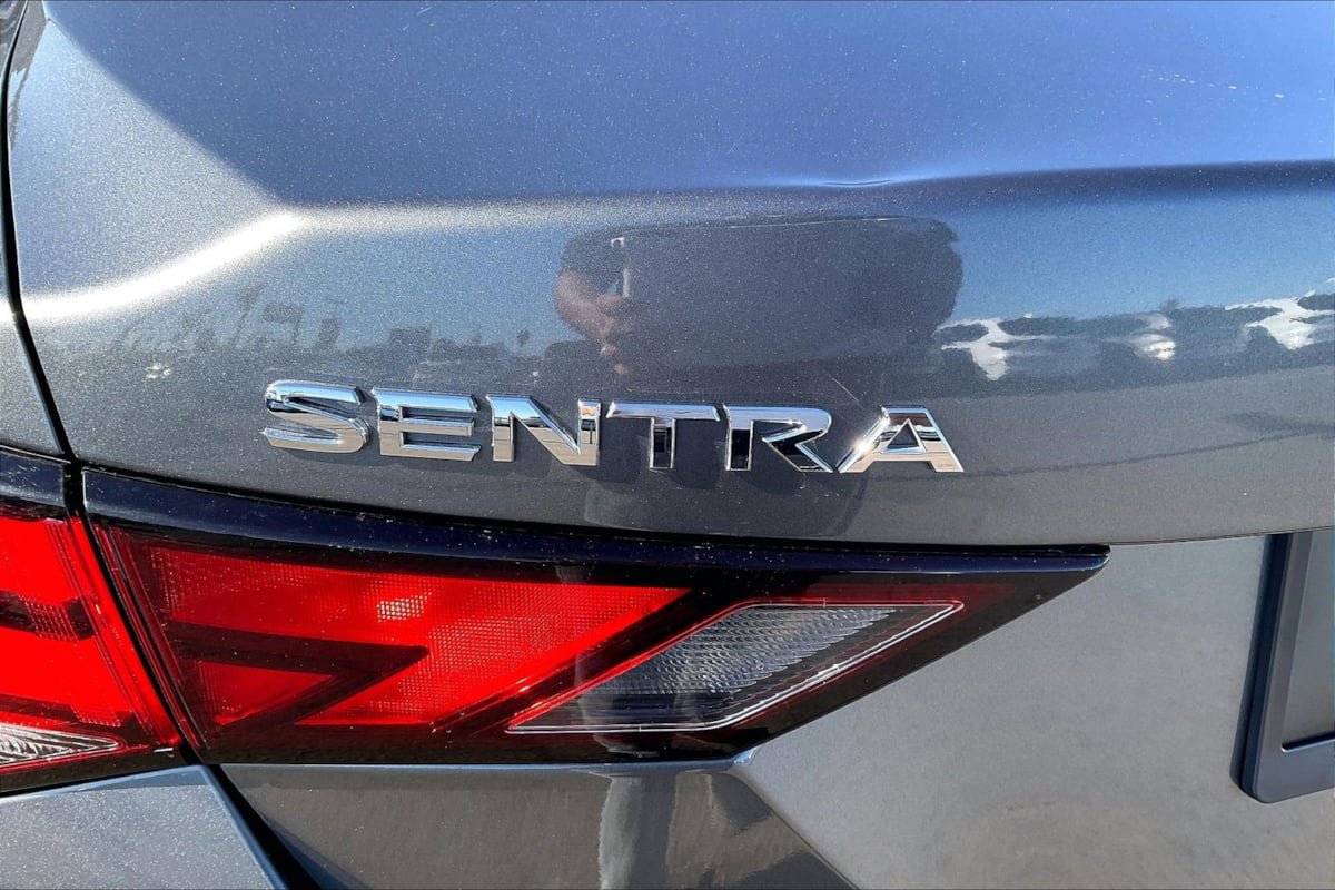 Used 2025 Nissan Sentra SV FWD image 8