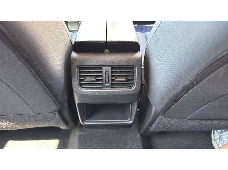 Used 2024 Nissan Rogue S AWD/4WD image 18