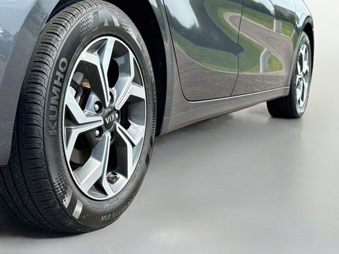 Used 2020 Kia Forte LXS FWD image 10