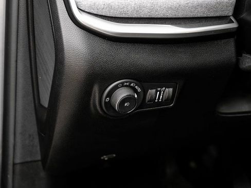 Used 2022 Jeep Compass Latitude image 36