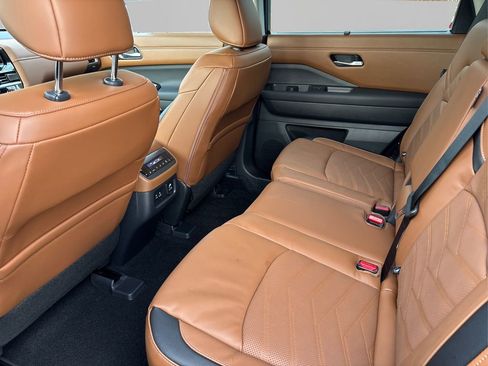 New 2025 Nissan Pathfinder Platinum w/ Lighting Package (N92) image 10