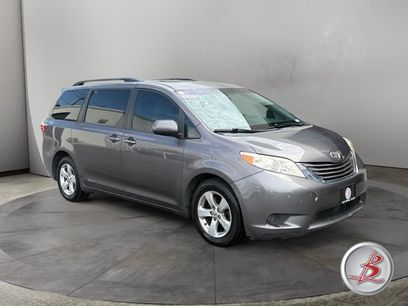Used 2017 Toyota Sienna LE