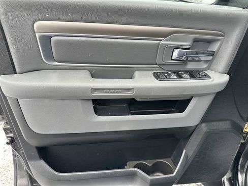 Used 2017 RAM 1500 Classic SLT AWD/4WD image 2