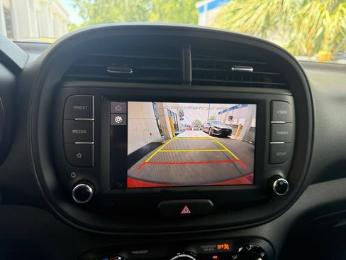 Used 2025 Kia Soul LX w/ LX Technology Package FWD image 22
