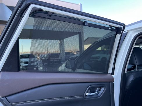 Used 2023 Nissan Rogue SV w/ SV Premium Package image 28