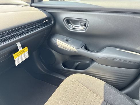 Certified 2027 Honda HR-V LX image 31