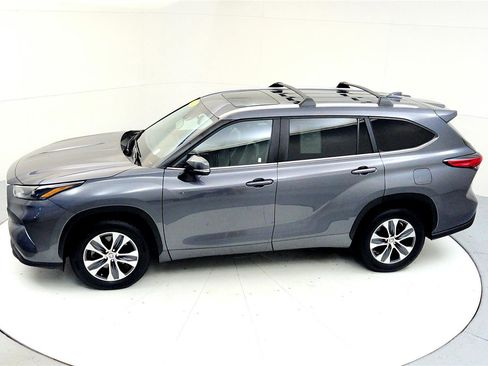 Certified 2023 Toyota Highlander XLE image 15
