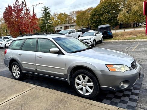 Used 2007 Subaru Outback 2.5i Limited image 2