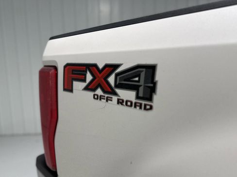 Used 2019 Ford F250 Lariat w/ Chrome Package image 25