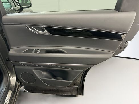 Used 2025 Genesis GV80 2.5T Standard AWD/4WD image 32