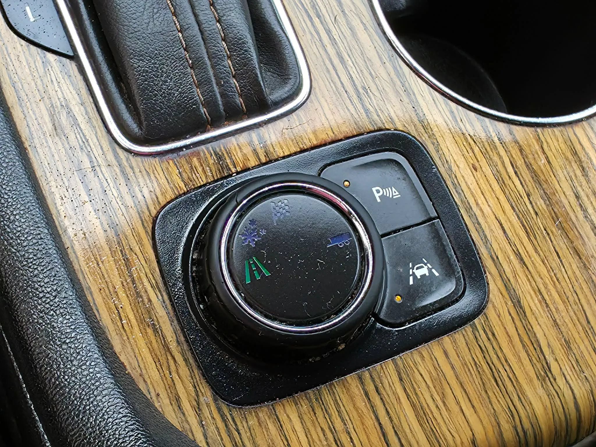 Used 2018 GMC Acadia Denali w/ Technology Package FWD image 30