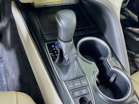 Used 2018 Toyota Camry XLE w/ Audio Package FWD image 16