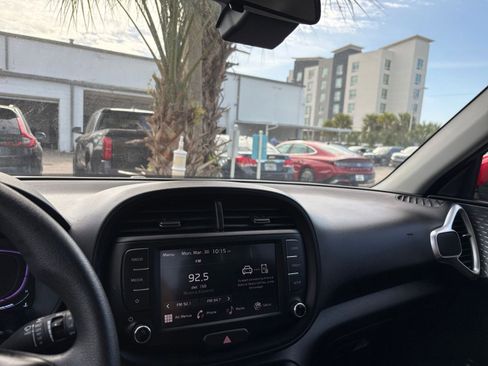 Used 2025 Kia Soul LX w/ LX Technology Package image 20