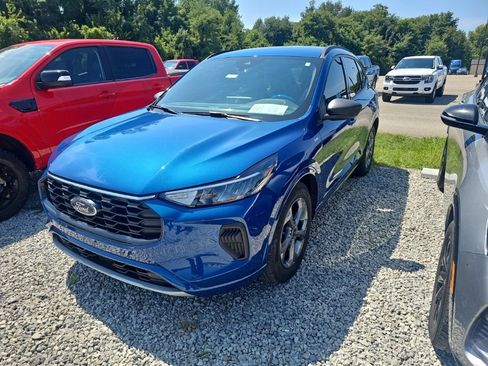 Used 2023 Ford Escape ST-Line w/ Tech Pack #1 FWD image 3