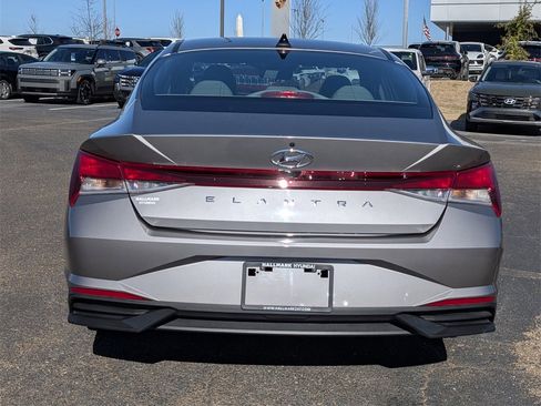 Certified 2023 Hyundai Elantra SEL w/ Convenience Package image 4