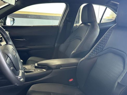 Used 2022 Lexus UX 200 w/ Accessory Package (Z2) FWD image 5