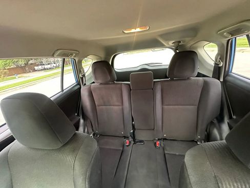 Used 2018 Toyota RAV4 LE FWD image 13