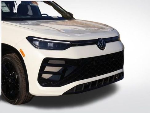 New 2026 Volkswagen Tiguan SE R-Line image 3