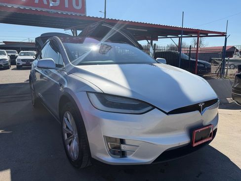 Used 2016 Tesla Model X image 5