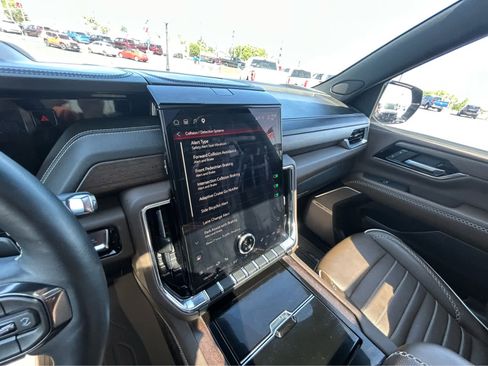 Used 2025 GMC Yukon XL Denali Ultimate w/ LPO, Floor Liner Package AWD/4WD image 50