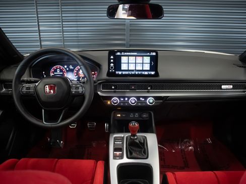 Used 2025 Honda Civic Type R image 9