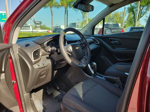 Used 2017 Chevrolet Trax LT FWD image 11