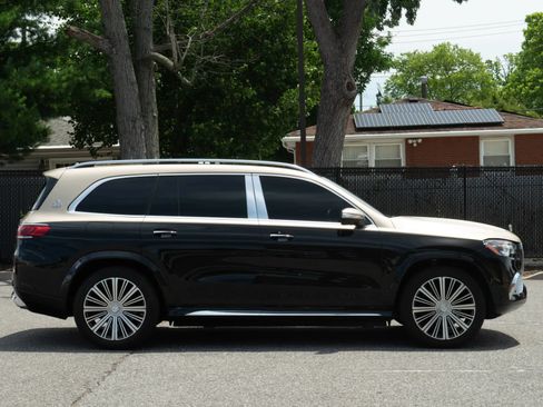Used 2023 Mercedes-Benz Maybach GLS 600 4MATIC image 33